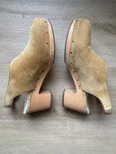 Load image into Gallery viewer, Secondhand Slingback Leather Suede Tan Wooden Shearling Lined Clogs

