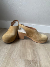 Load image into Gallery viewer, Secondhand Slingback Leather Suede Tan Wooden Shearling Lined Clogs
