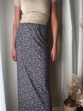 Load image into Gallery viewer, Vintage Versatile Black White Floral Maxi Skirt
