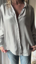 Load and play video in Gallery viewer, Vintage Y2K Silver Metallic Oversized Button Down Button Up Blouse
