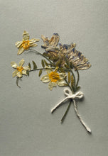Load image into Gallery viewer, Dried Flower Collage Greeting Cards
